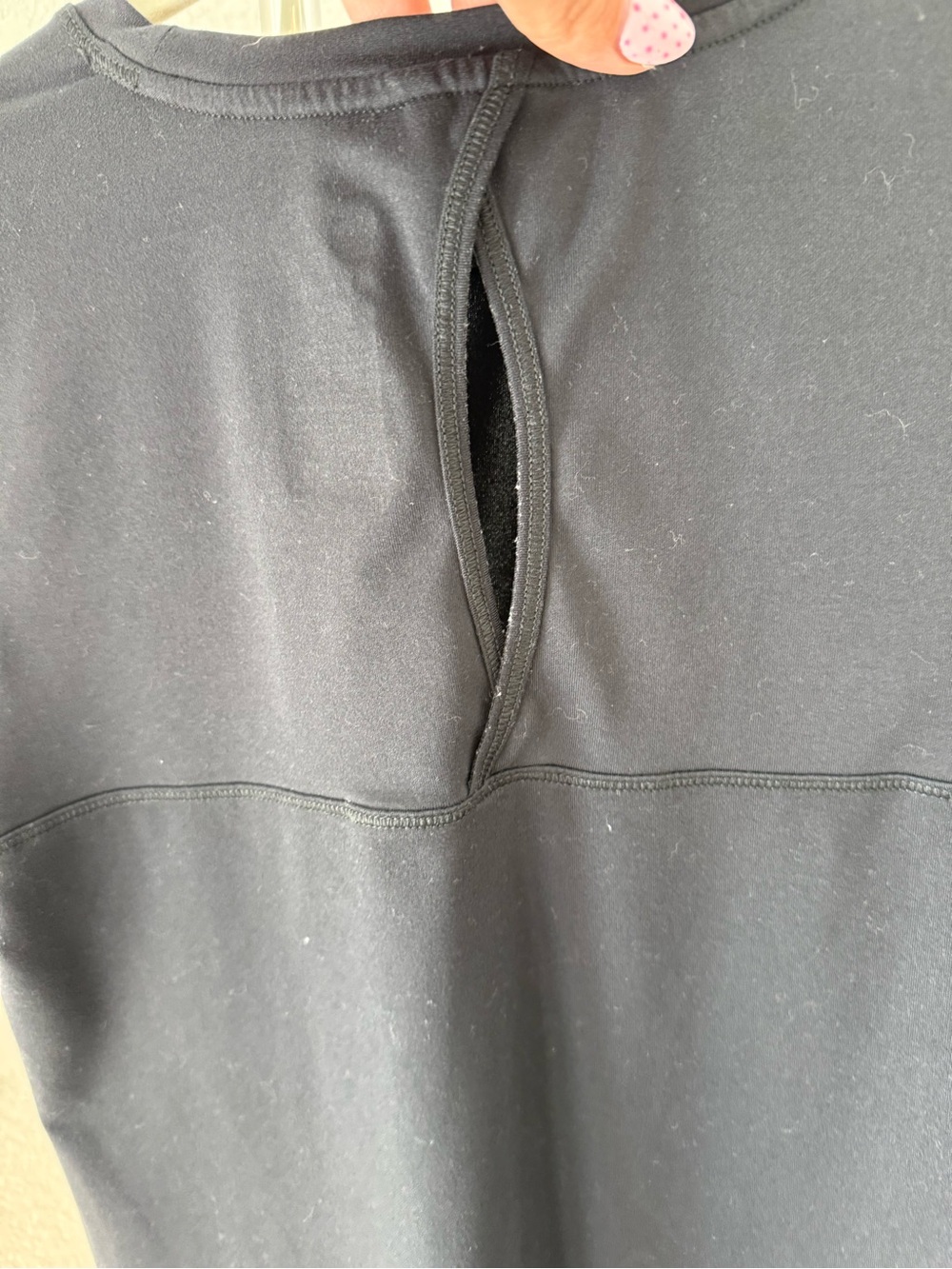 All in Motion Girls shirt with key hole back - Picture 4 of 4